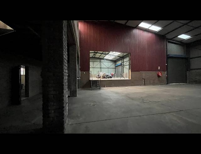873M² WAREHOUSE FOR SALE IN SEBENZA